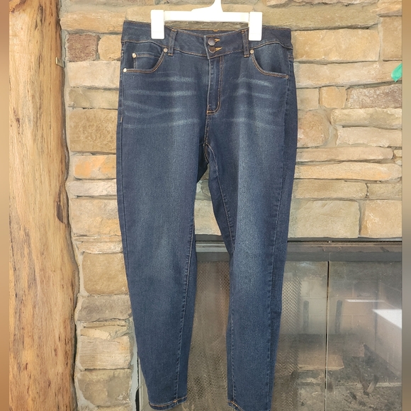 Tahari Charlotte Double Button Skinny Night Sky Wash Jeans 12/31 EUC - Picture 5 of 10